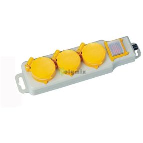 Elosztó 3 Foglalat Kapcsolóval IP44 1,5m 3x1,5